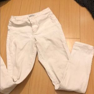 White pants skinny leg. High waisted